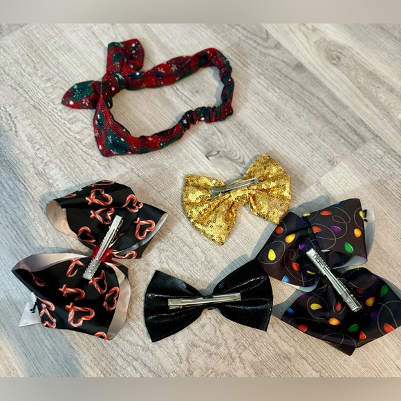5 Piece ππππ Holiday Hair Bow Bundle. Super cute. Great Quality! - Picture 7 of 7